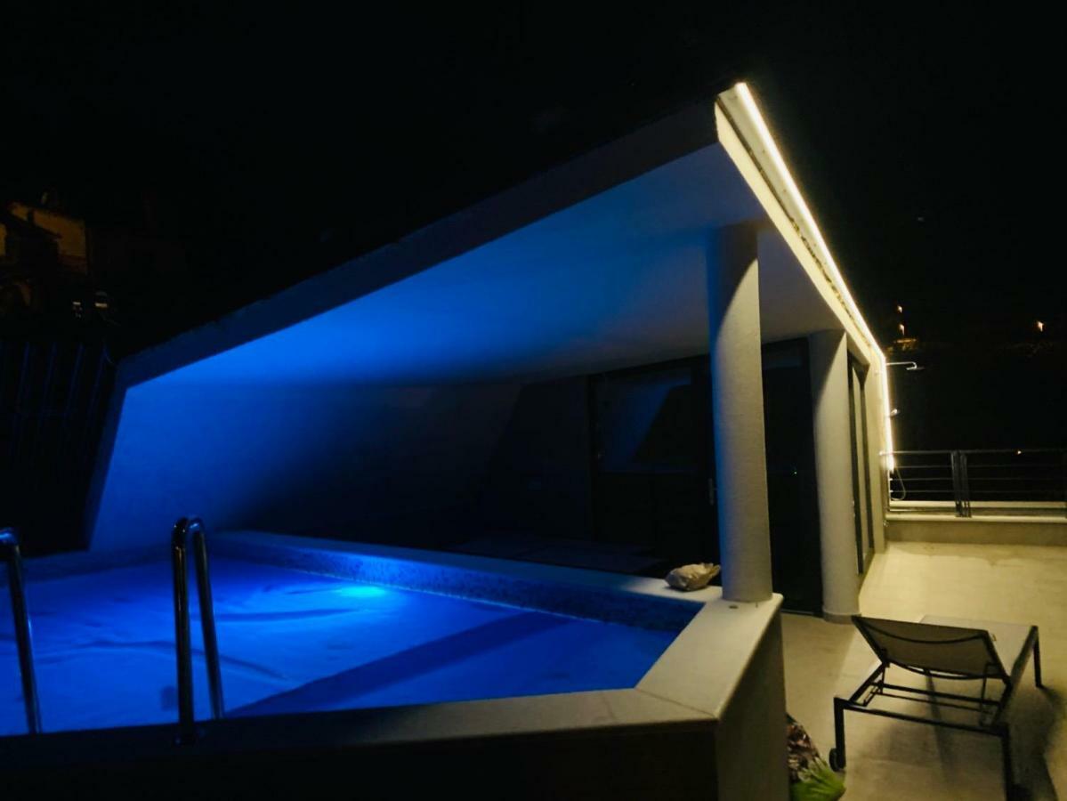 Apartments In Villa Ziza, Rooftop Swimming Pool โอปาติยา ภายนอก รูปภาพ