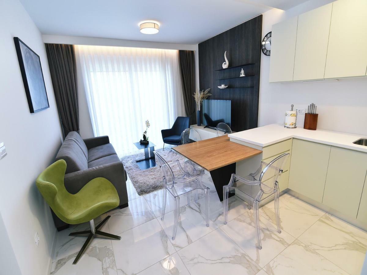 Apartments In Villa Ziza, Rooftop Swimming Pool โอปาติยา ภายนอก รูปภาพ