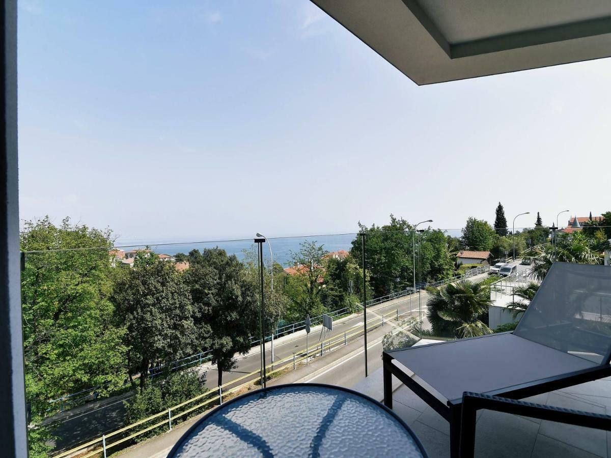 Apartments In Villa Ziza, Rooftop Swimming Pool โอปาติยา ภายนอก รูปภาพ