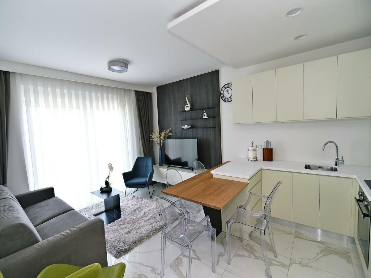 Apartments In Villa Ziza, Rooftop Swimming Pool โอปาติยา ภายนอก รูปภาพ