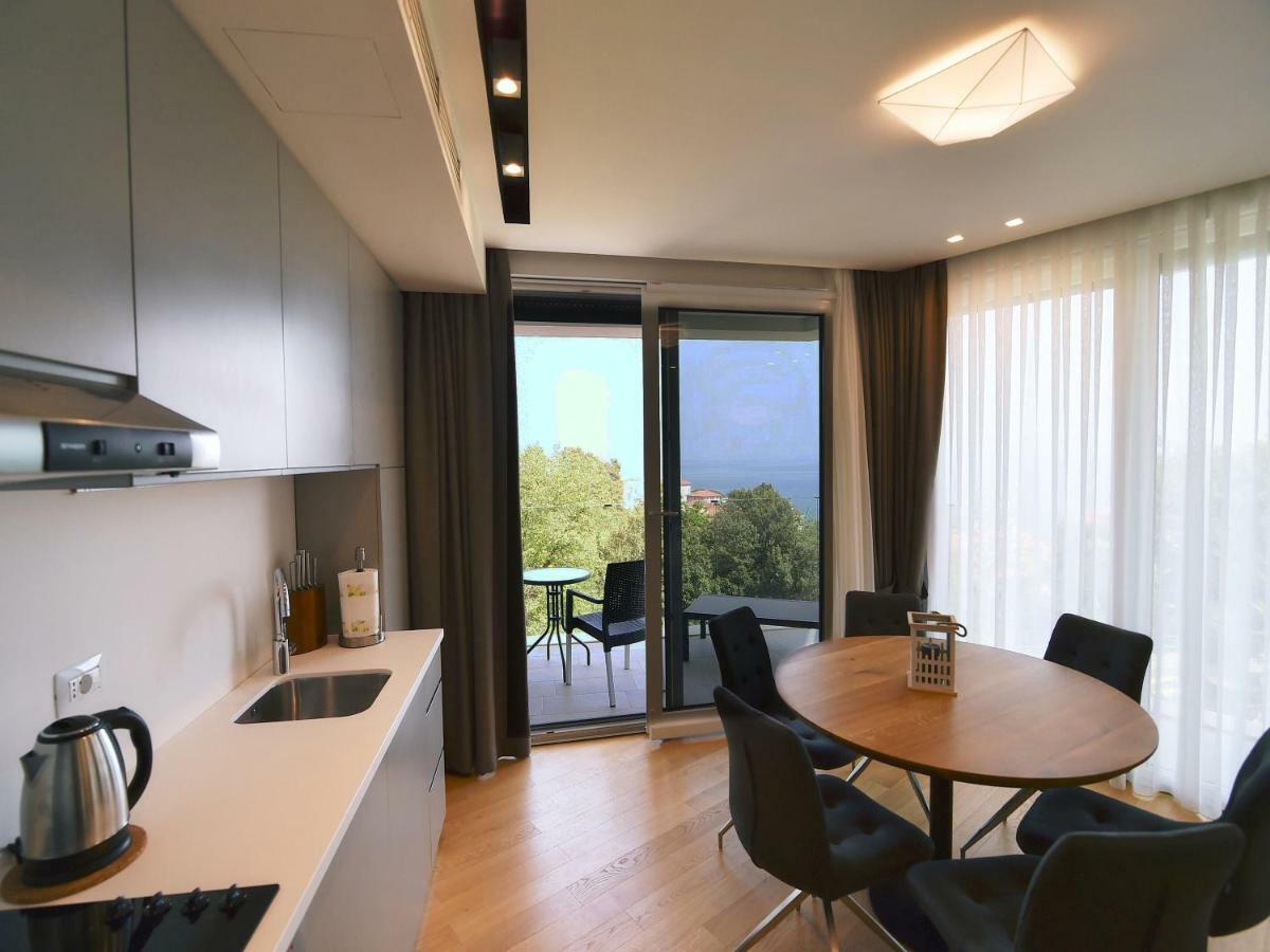 Apartments In Villa Ziza, Rooftop Swimming Pool โอปาติยา ภายนอก รูปภาพ