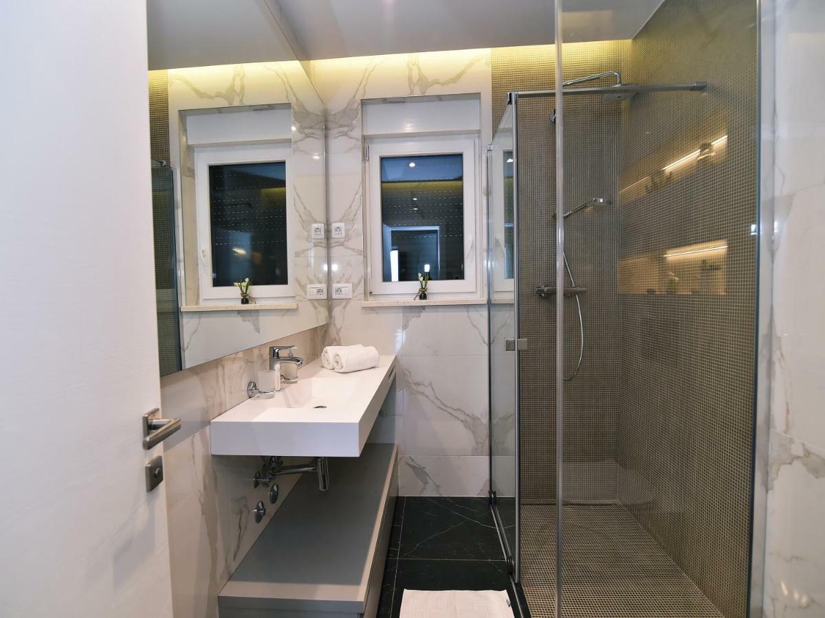 Apartments In Villa Ziza, Rooftop Swimming Pool โอปาติยา ภายนอก รูปภาพ