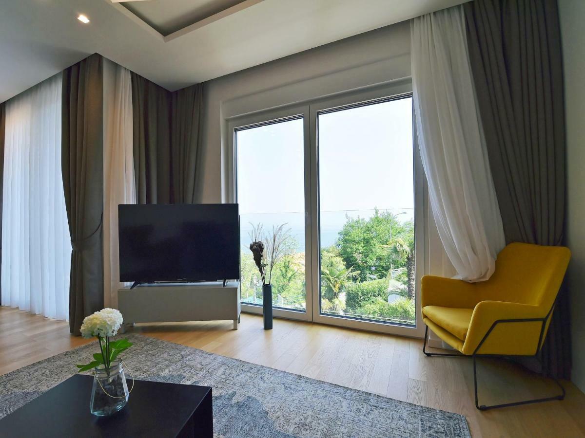 Apartments In Villa Ziza, Rooftop Swimming Pool โอปาติยา ภายนอก รูปภาพ
