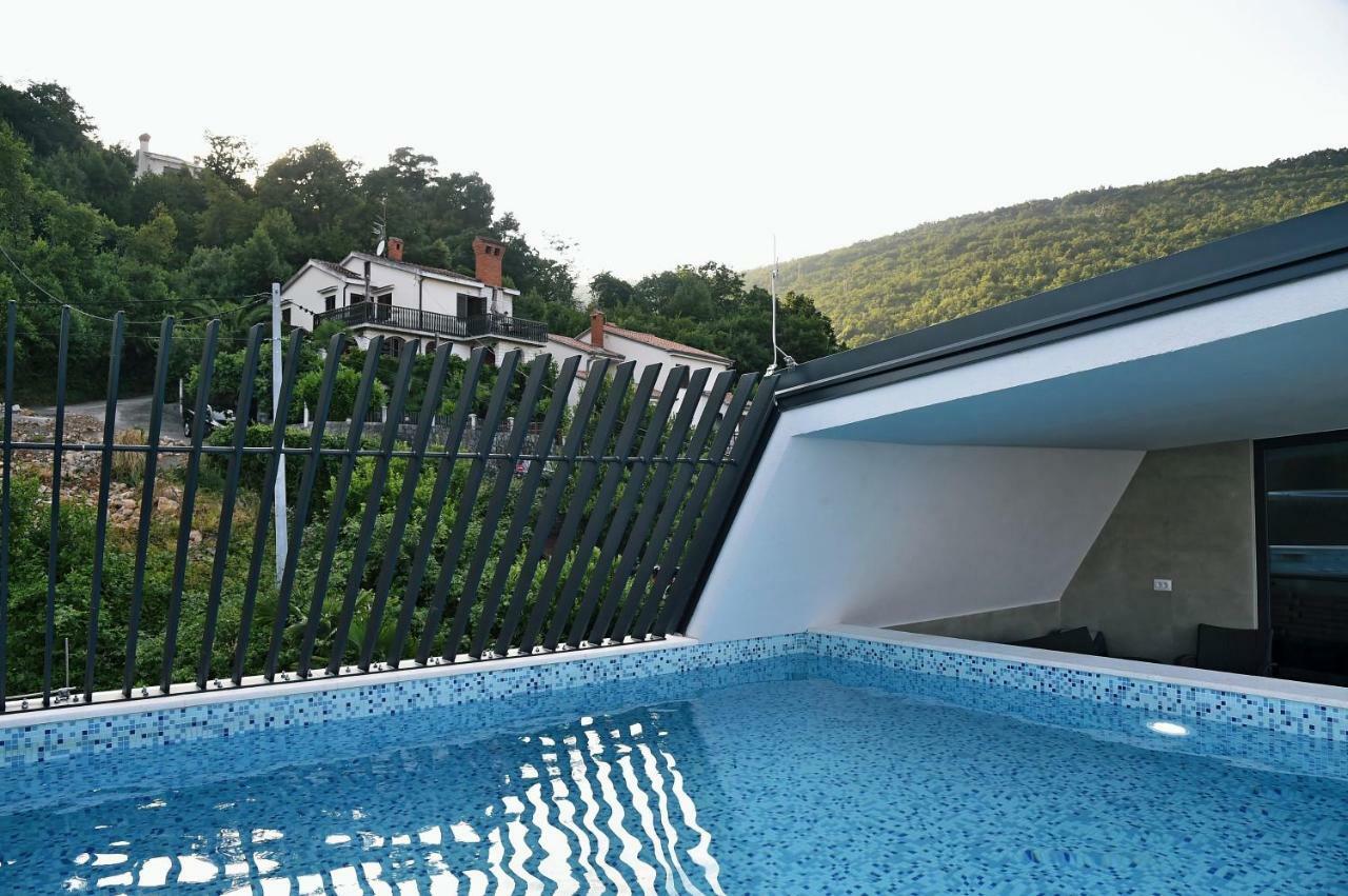 Apartments In Villa Ziza, Rooftop Swimming Pool โอปาติยา ภายนอก รูปภาพ