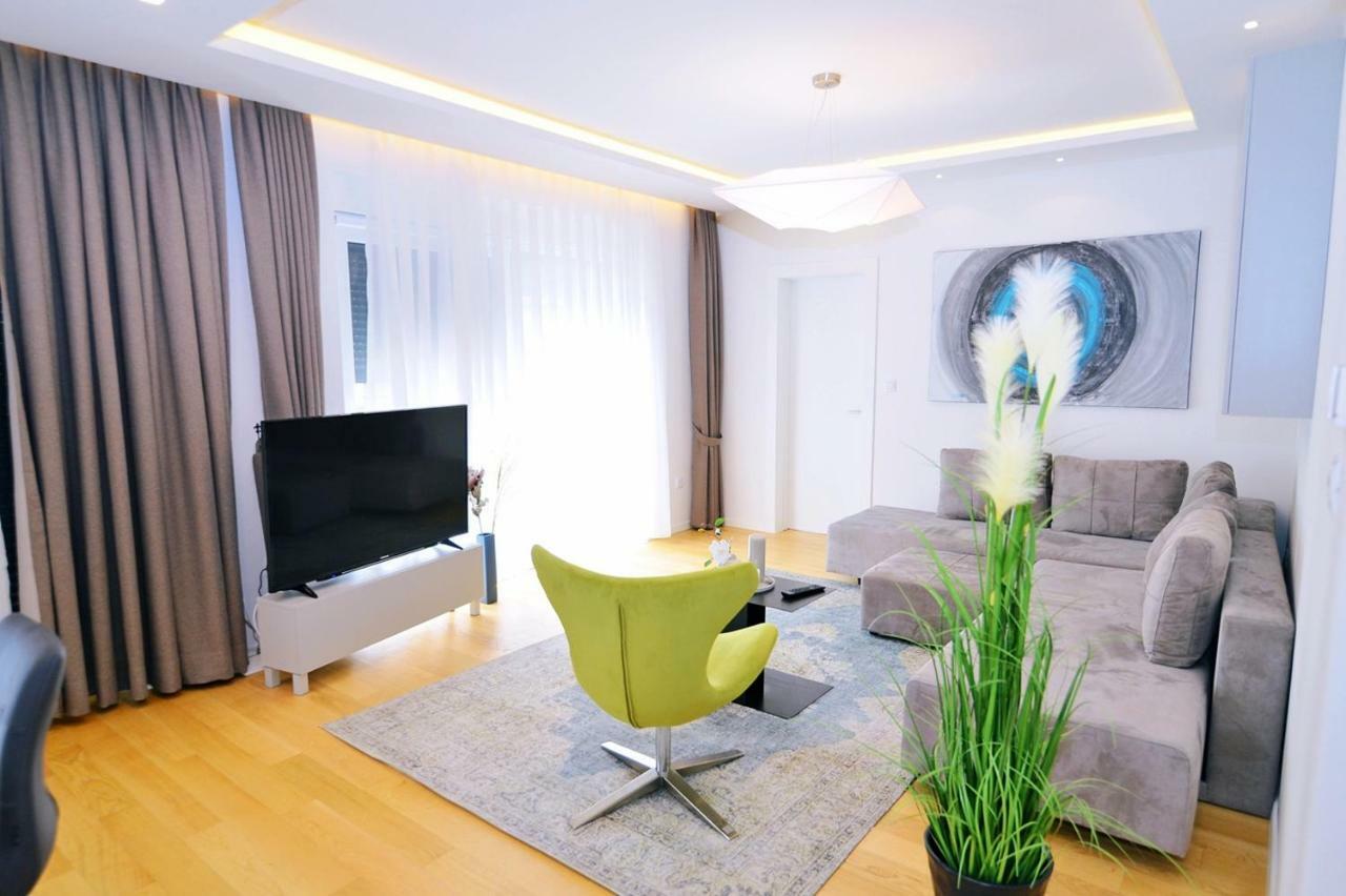 Apartments In Villa Ziza, Rooftop Swimming Pool โอปาติยา ภายนอก รูปภาพ