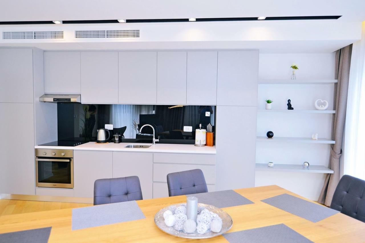 Apartments In Villa Ziza, Rooftop Swimming Pool โอปาติยา ภายนอก รูปภาพ