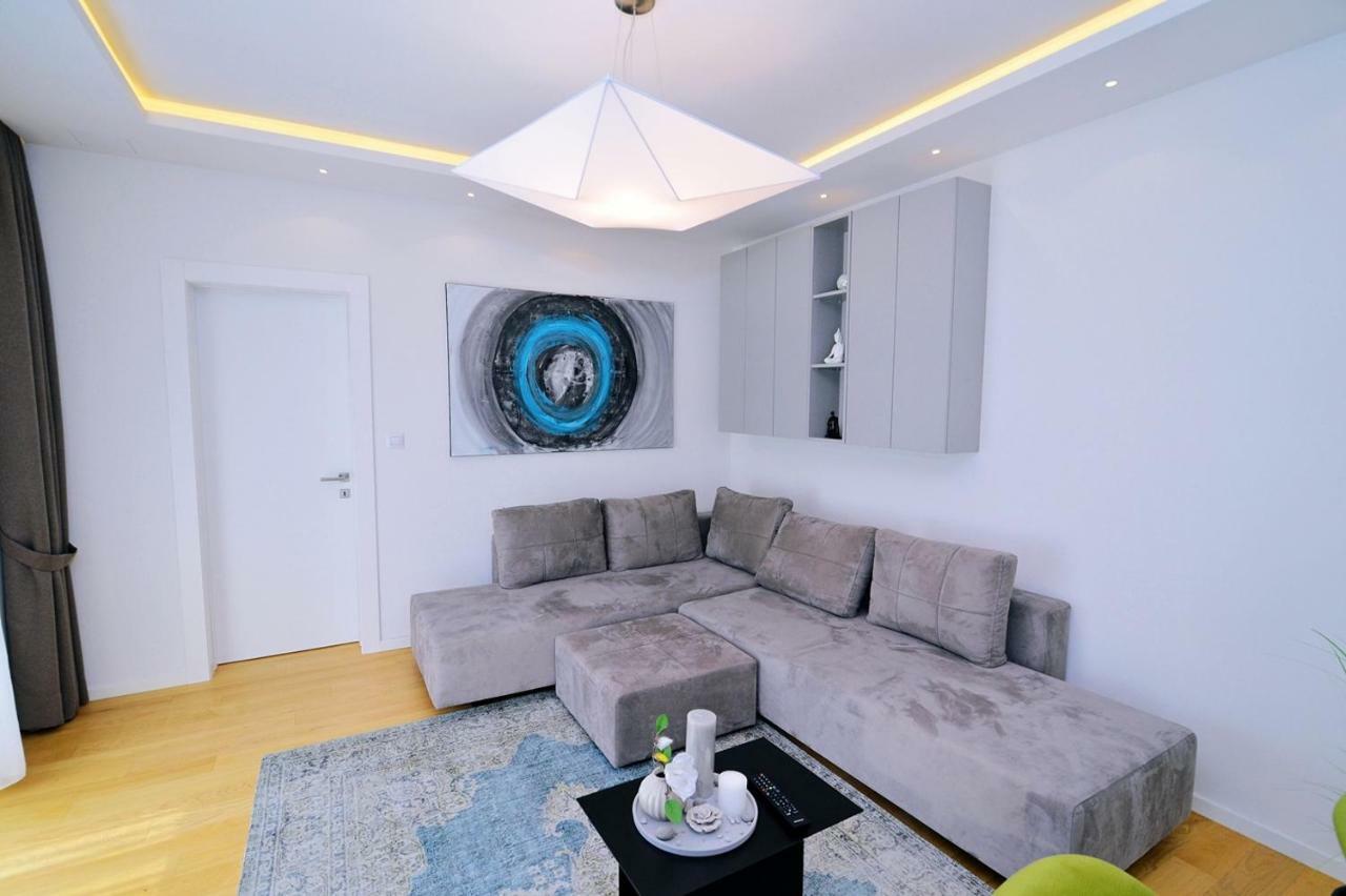Apartments In Villa Ziza, Rooftop Swimming Pool โอปาติยา ภายนอก รูปภาพ