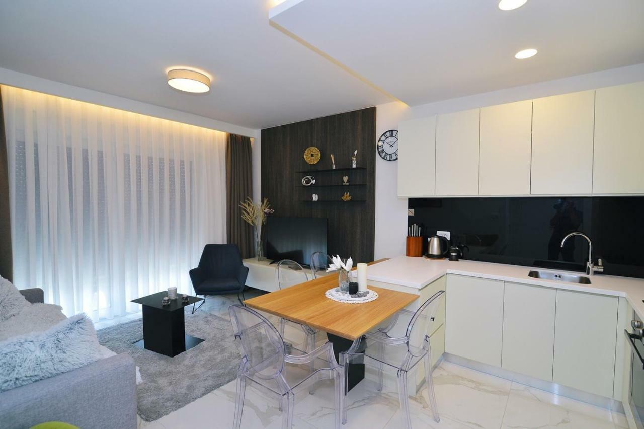 Apartments In Villa Ziza, Rooftop Swimming Pool โอปาติยา ภายนอก รูปภาพ